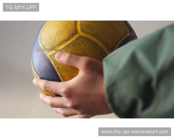 排球自由人连续三次飞身救球像开挂，震撼全场的瞬间揭秘