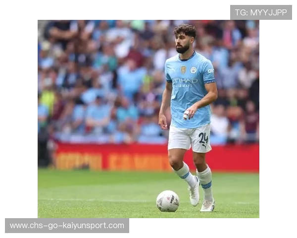 格瓦迪奥尔在左路传出高质量弧线球:技艺与战术的完美结合 格瓦迪奥尔在左路传出高质量弧线球:技艺与战术的完美结合